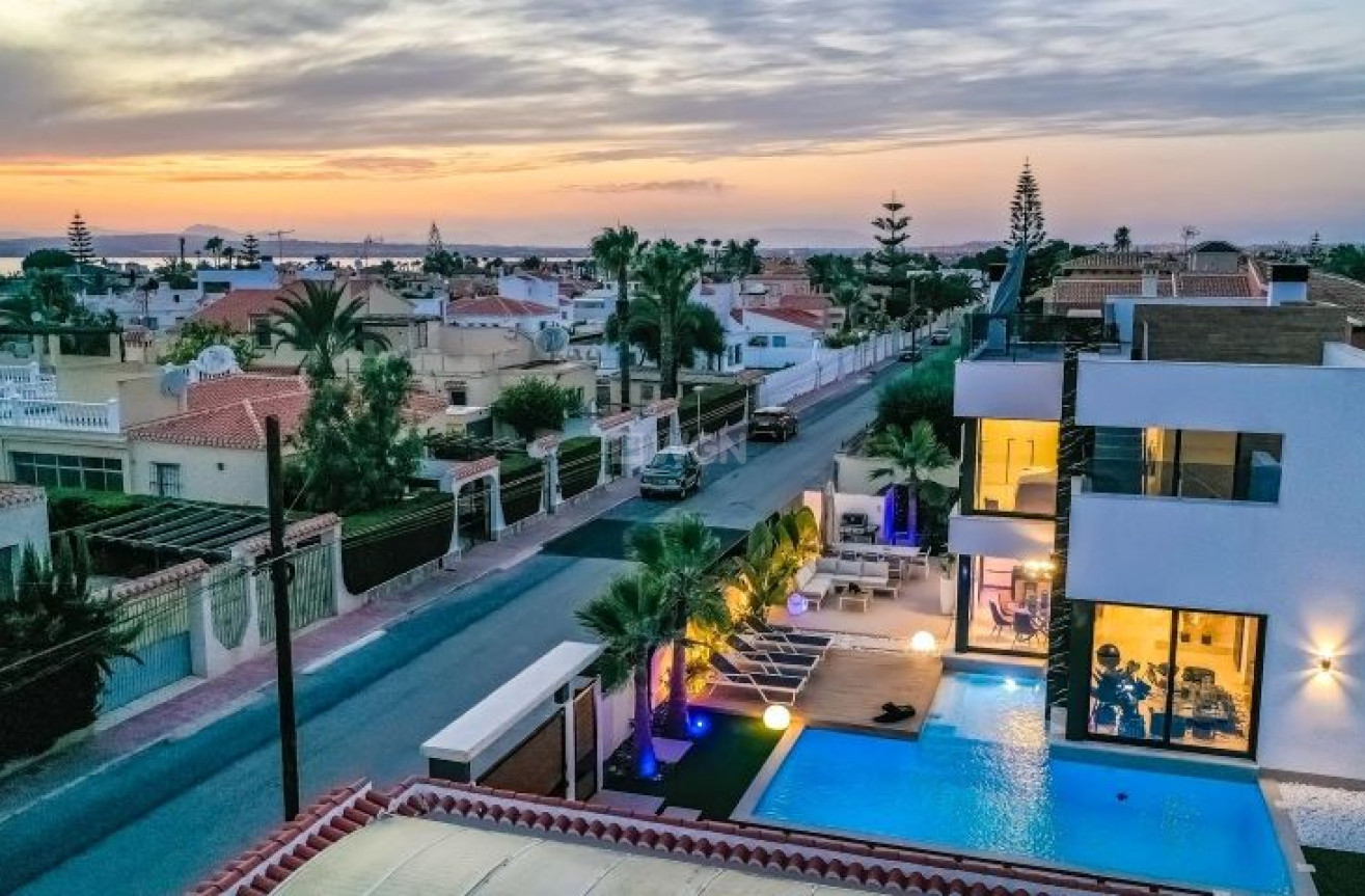 Odsprzedaż - Villa - Torrevieja - Costa Blanca