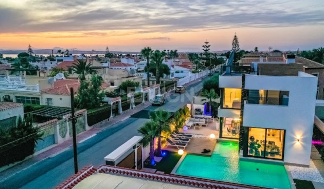 Odsprzedaż - Villa - Torrevieja - Costa Blanca