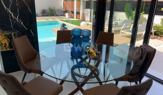 Odsprzedaż - Villa - Torrevieja - Costa Blanca