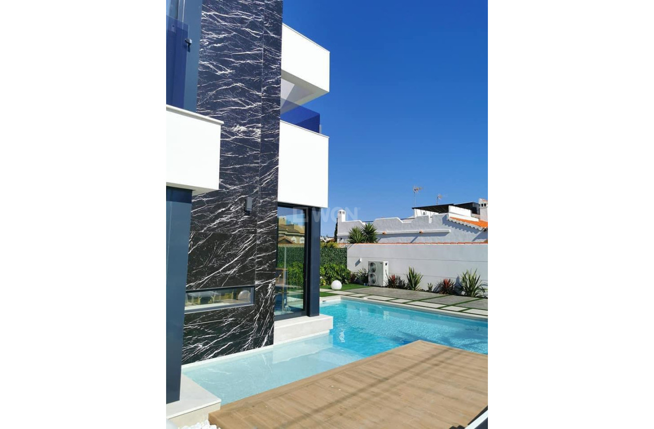 Odsprzedaż - Villa - Torrevieja - Costa Blanca