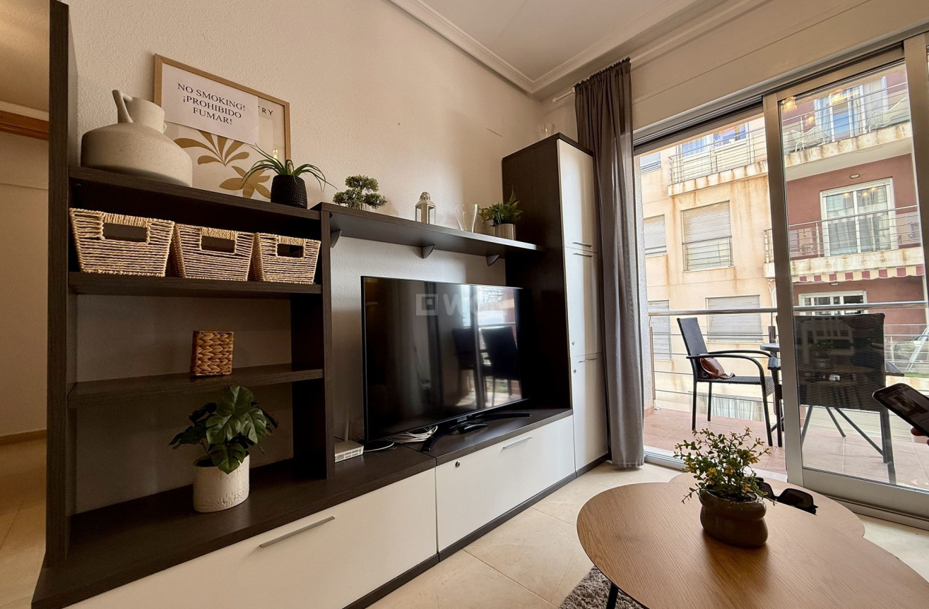 Odsprzedaż - Mieszkanie w bloku - Torrevieja - Costa Blanca