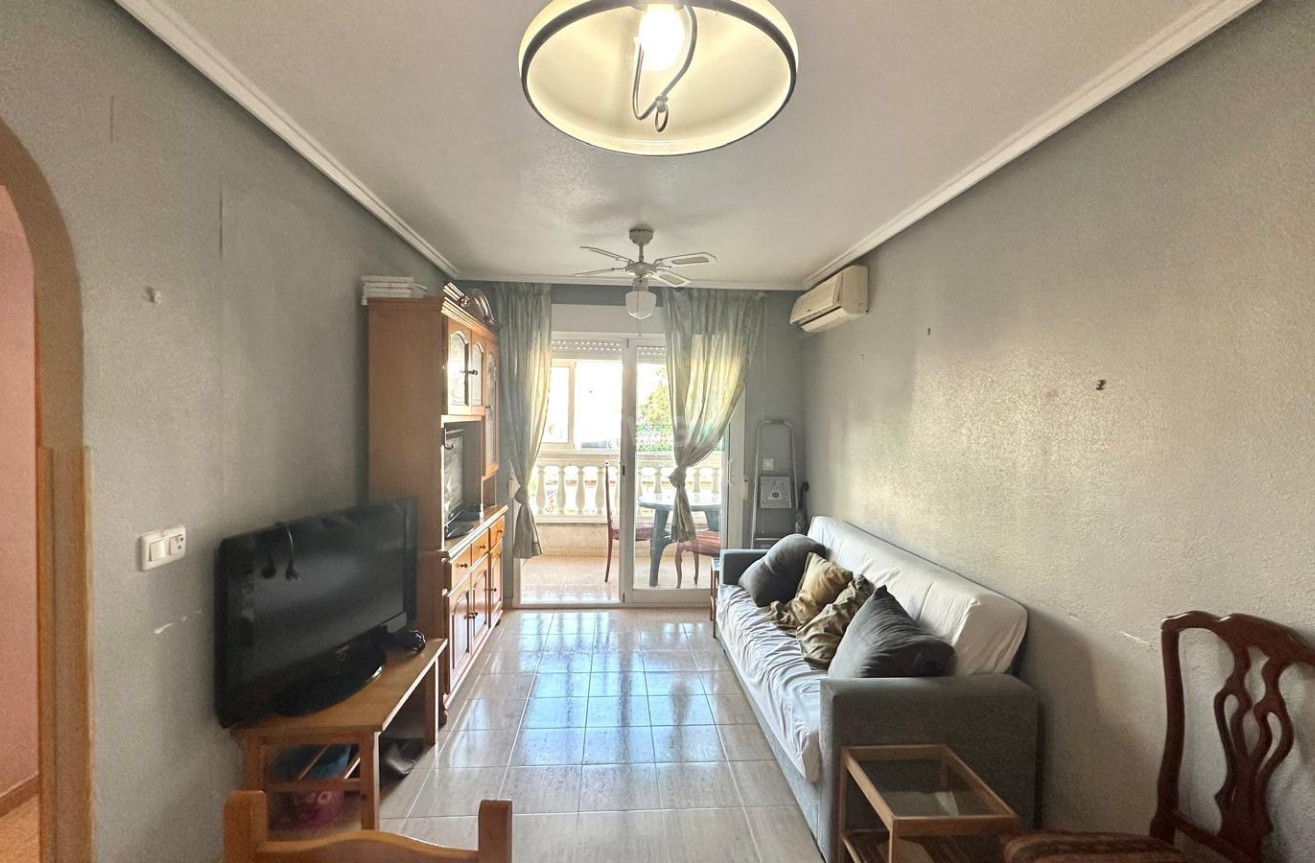 Odsprzedaż - Mieszkanie w bloku - Torrevieja