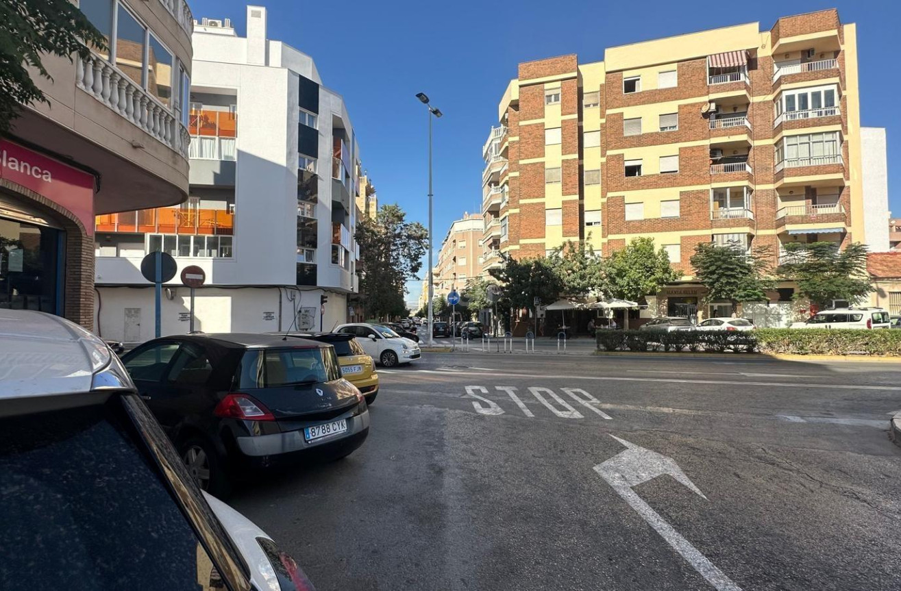Odsprzedaż - Mieszkanie w bloku - Torrevieja