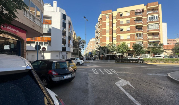 Odsprzedaż - Mieszkanie w bloku - Torrevieja