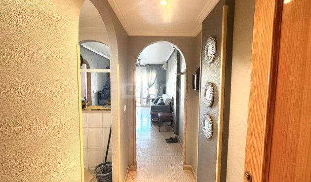 Odsprzedaż - Mieszkanie w bloku - Torrevieja