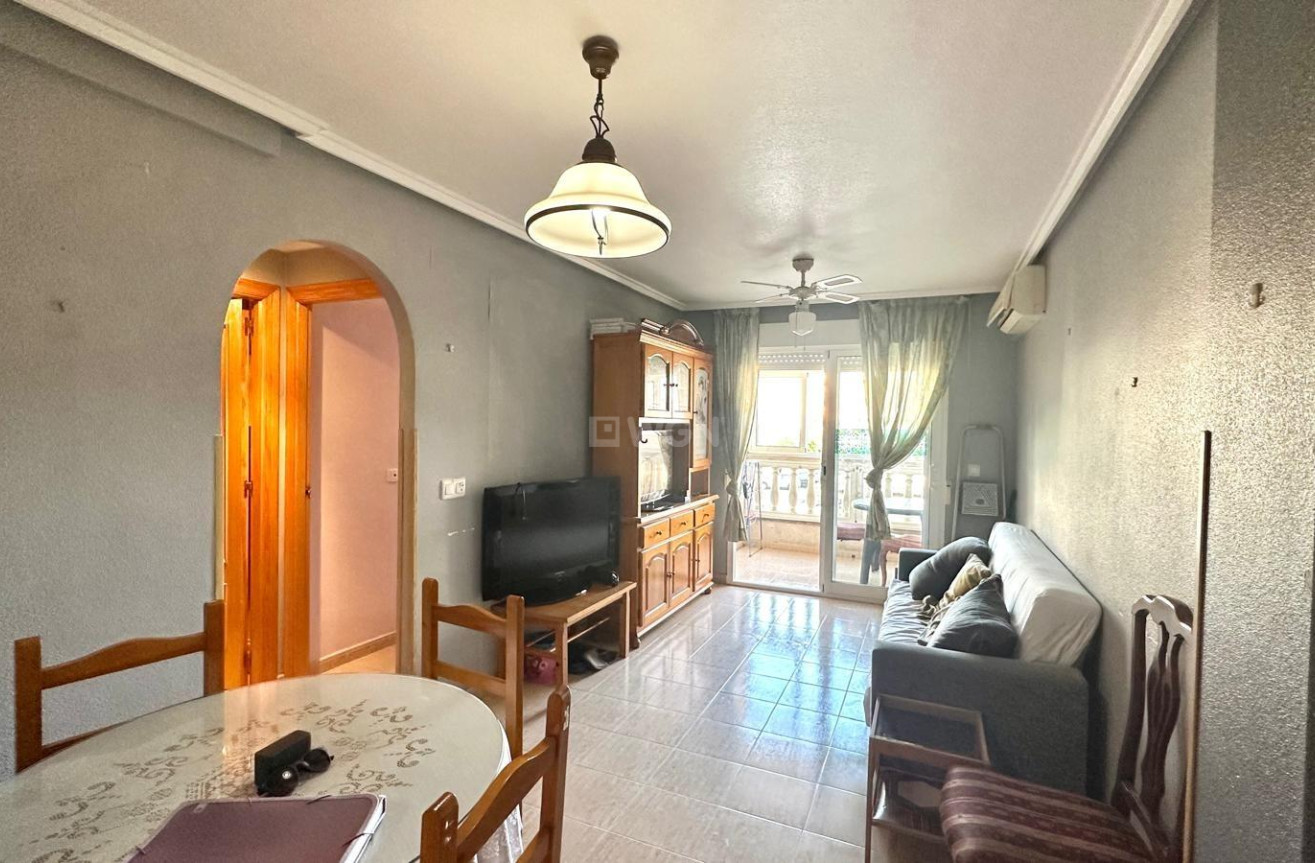 Odsprzedaż - Mieszkanie w bloku - Torrevieja