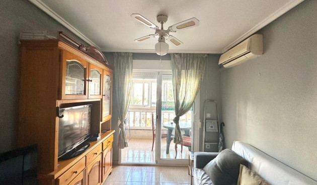 Odsprzedaż - Mieszkanie w bloku - Torrevieja