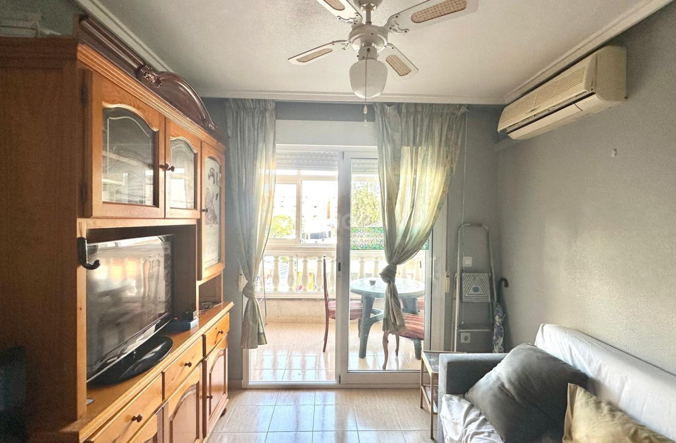 Odsprzedaż - Mieszkanie w bloku - Torrevieja