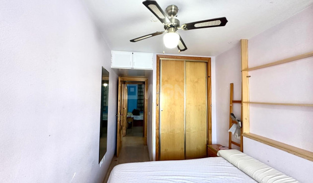 Odsprzedaż - Mieszkanie w bloku - Torrevieja