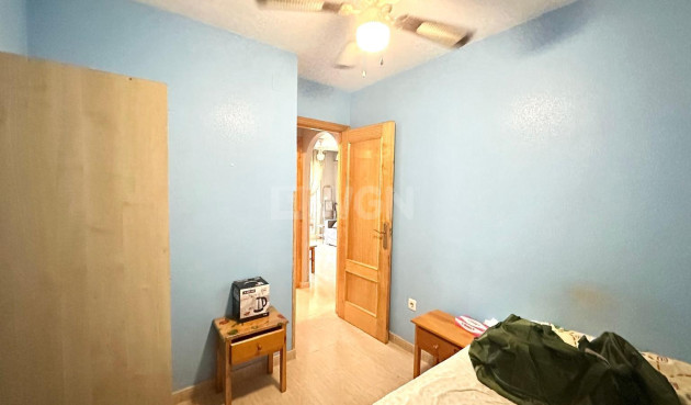 Odsprzedaż - Mieszkanie w bloku - Torrevieja