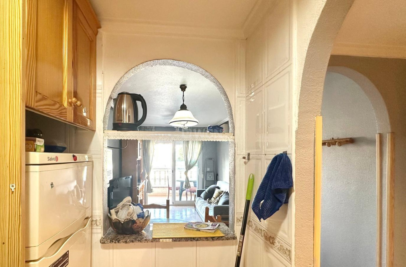 Odsprzedaż - Mieszkanie w bloku - Torrevieja