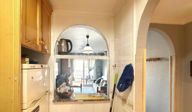 Odsprzedaż - Mieszkanie w bloku - Torrevieja