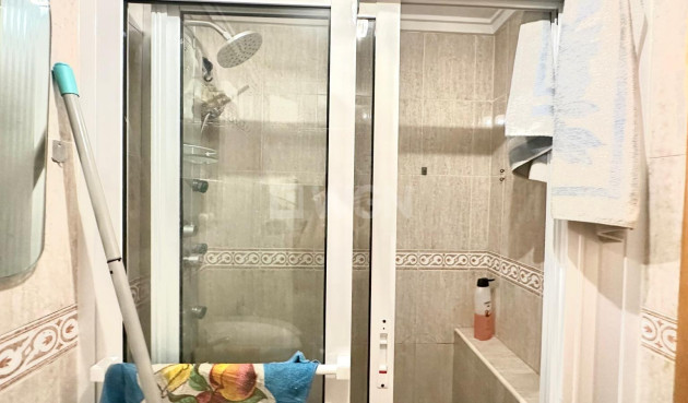 Odsprzedaż - Mieszkanie w bloku - Torrevieja