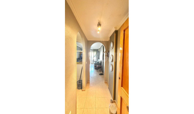 Odsprzedaż - Mieszkanie w bloku - Torrevieja