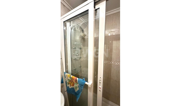 Odsprzedaż - Mieszkanie w bloku - Torrevieja