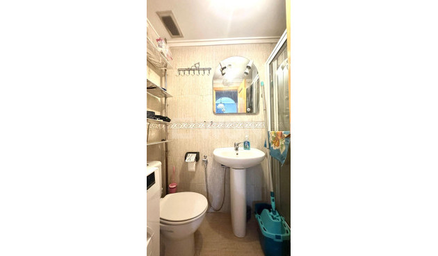 Odsprzedaż - Mieszkanie w bloku - Torrevieja