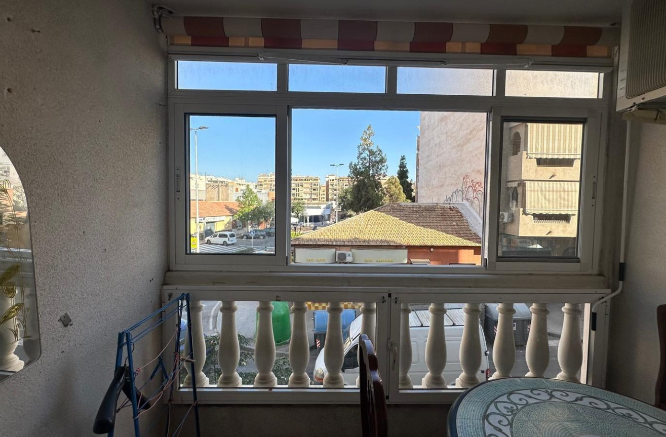 Odsprzedaż - Mieszkanie w bloku - Torrevieja