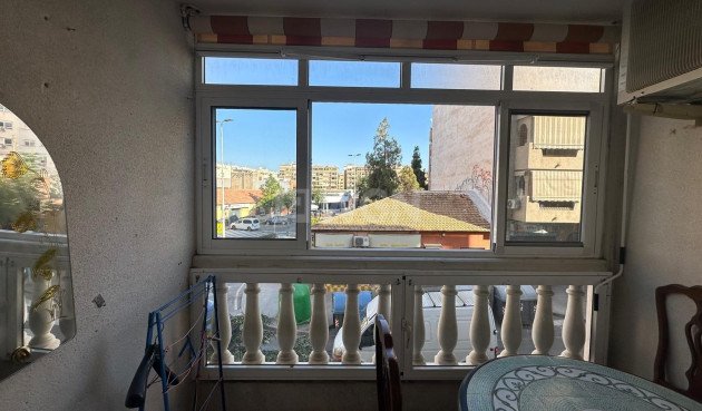 Odsprzedaż - Mieszkanie w bloku - Torrevieja