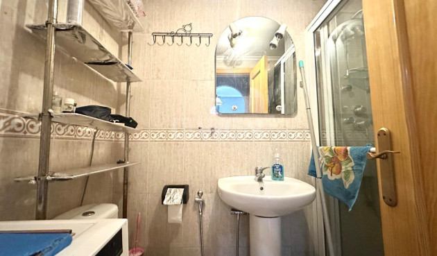 Odsprzedaż - Mieszkanie w bloku - Torrevieja