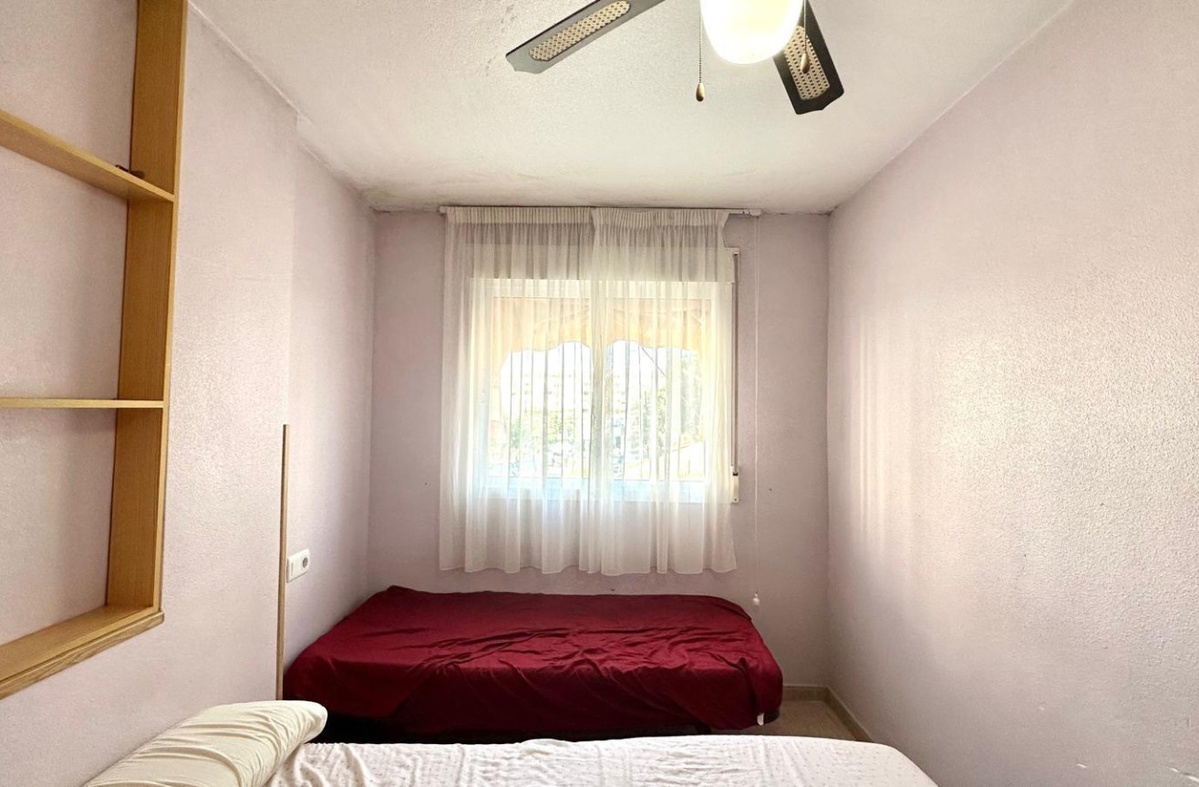 Odsprzedaż - Mieszkanie w bloku - Torrevieja