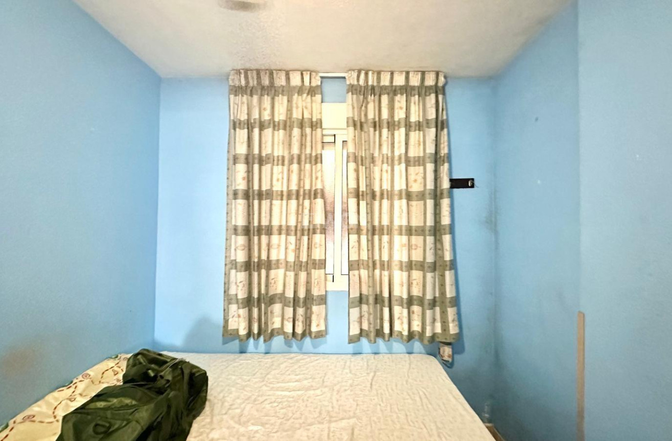 Odsprzedaż - Mieszkanie w bloku - Torrevieja