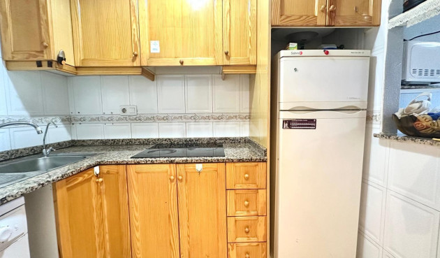 Odsprzedaż - Mieszkanie w bloku - Torrevieja