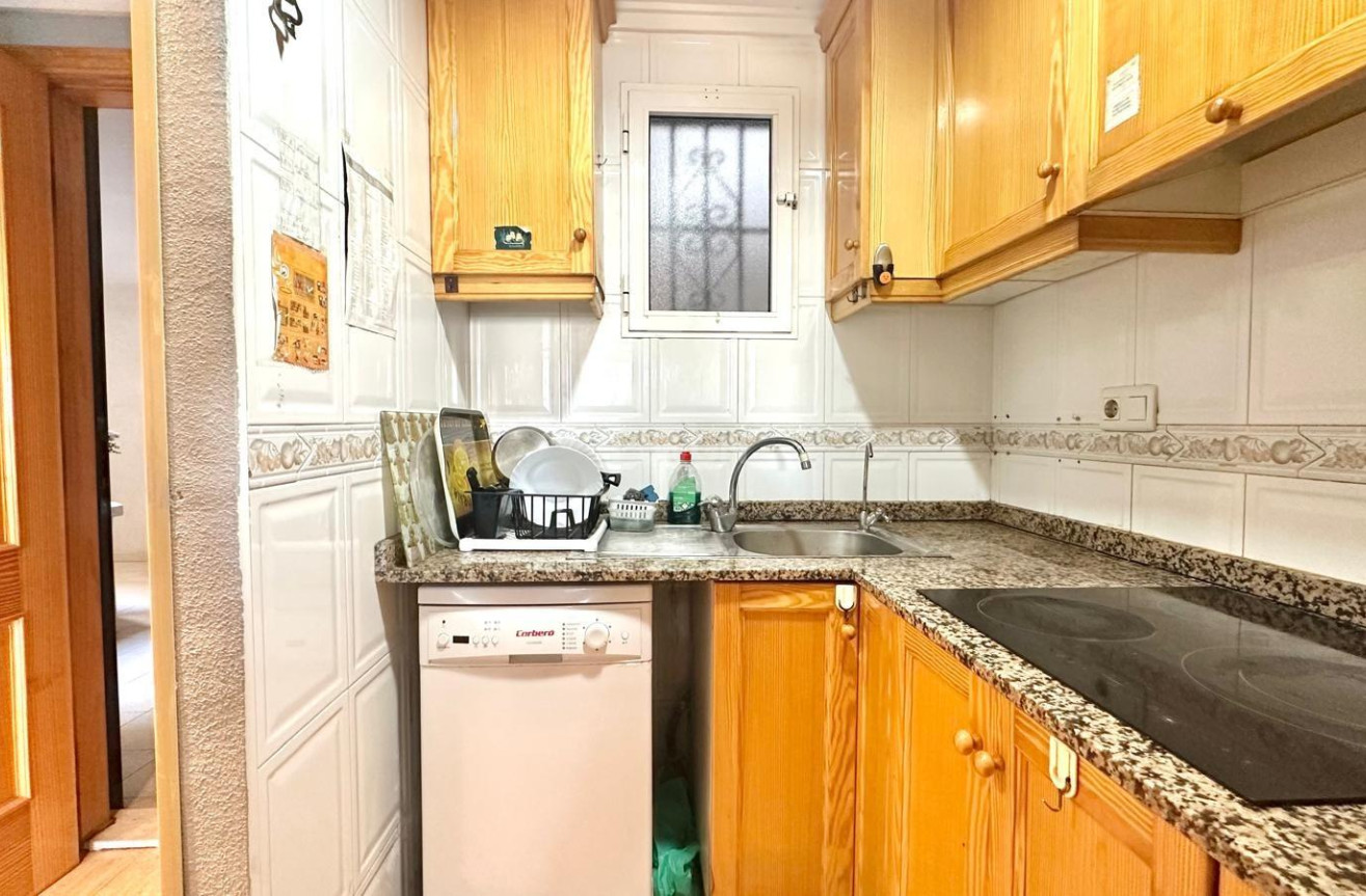 Odsprzedaż - Mieszkanie w bloku - Torrevieja