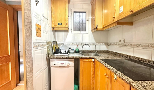 Odsprzedaż - Mieszkanie w bloku - Torrevieja