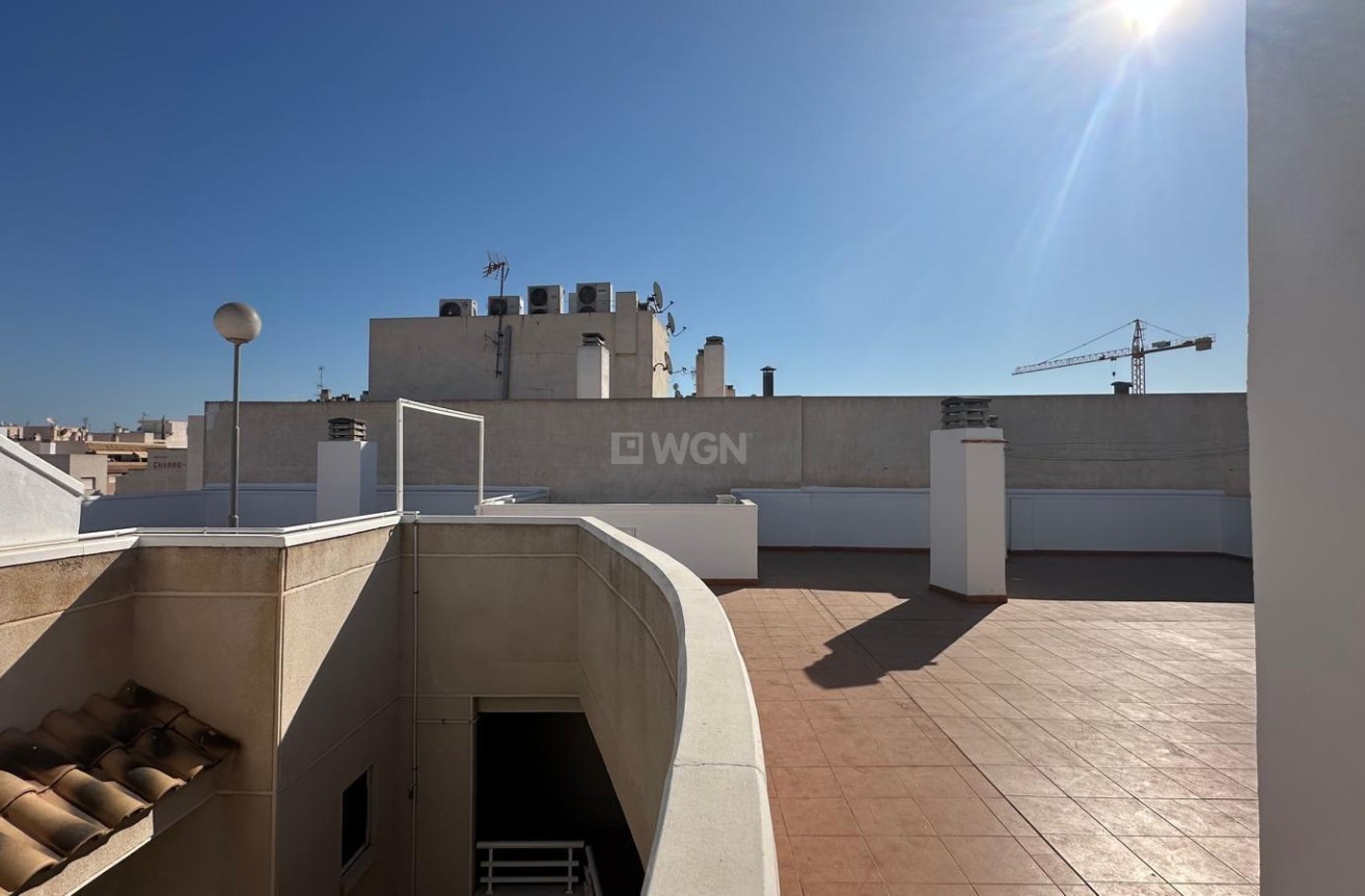 Odsprzedaż - Mieszkanie w bloku - Torrevieja