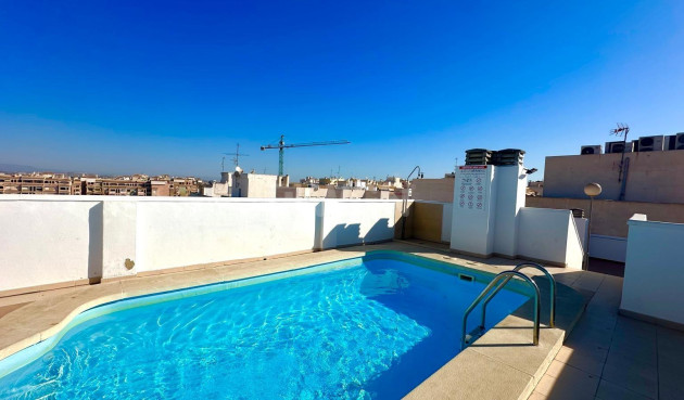 Odsprzedaż - Mieszkanie w bloku - Torrevieja