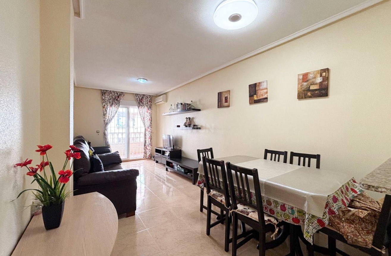 Odsprzedaż - Mieszkanie w bloku - Torrevieja - Centro