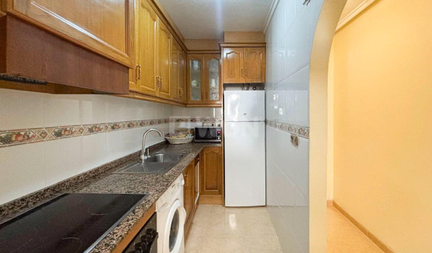 Odsprzedaż - Mieszkanie w bloku - Torrevieja - Centro