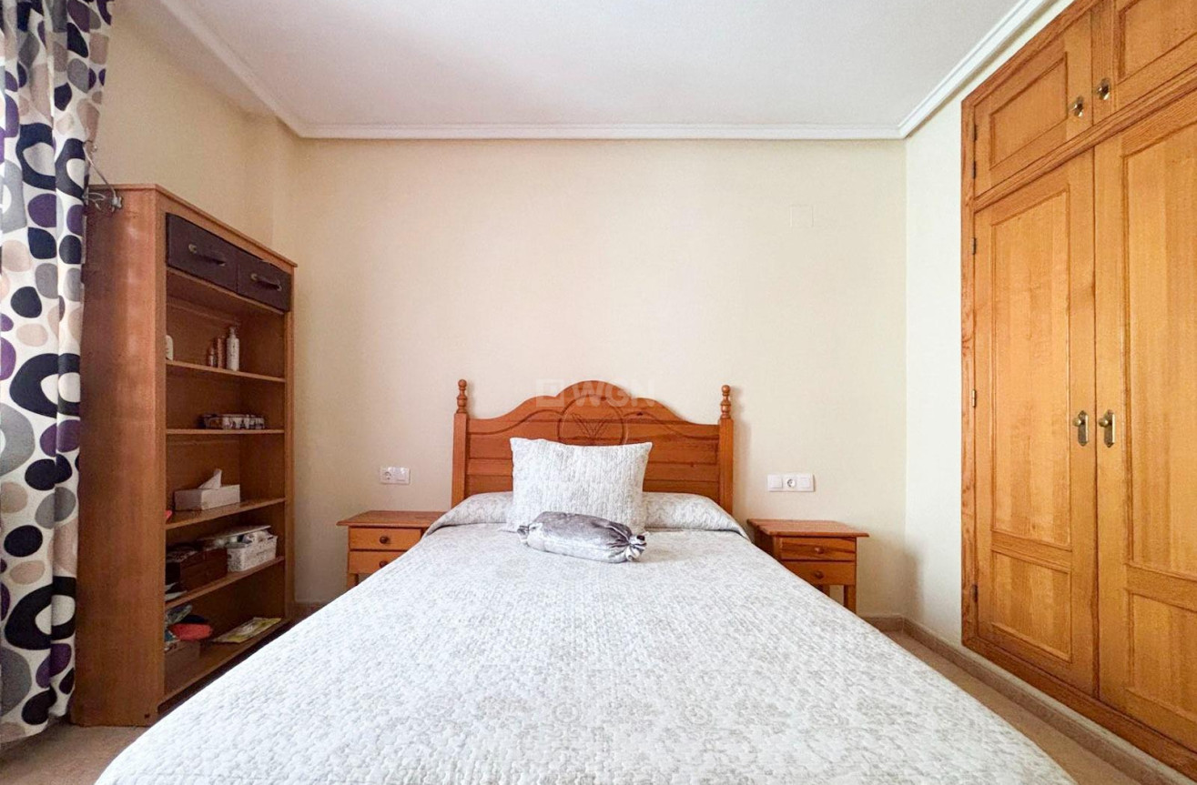 Odsprzedaż - Mieszkanie w bloku - Torrevieja - Centro