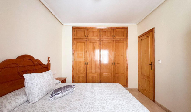 Odsprzedaż - Mieszkanie w bloku - Torrevieja - Centro