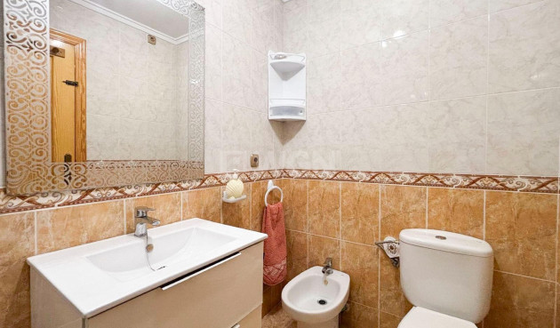 Odsprzedaż - Mieszkanie w bloku - Torrevieja - Centro