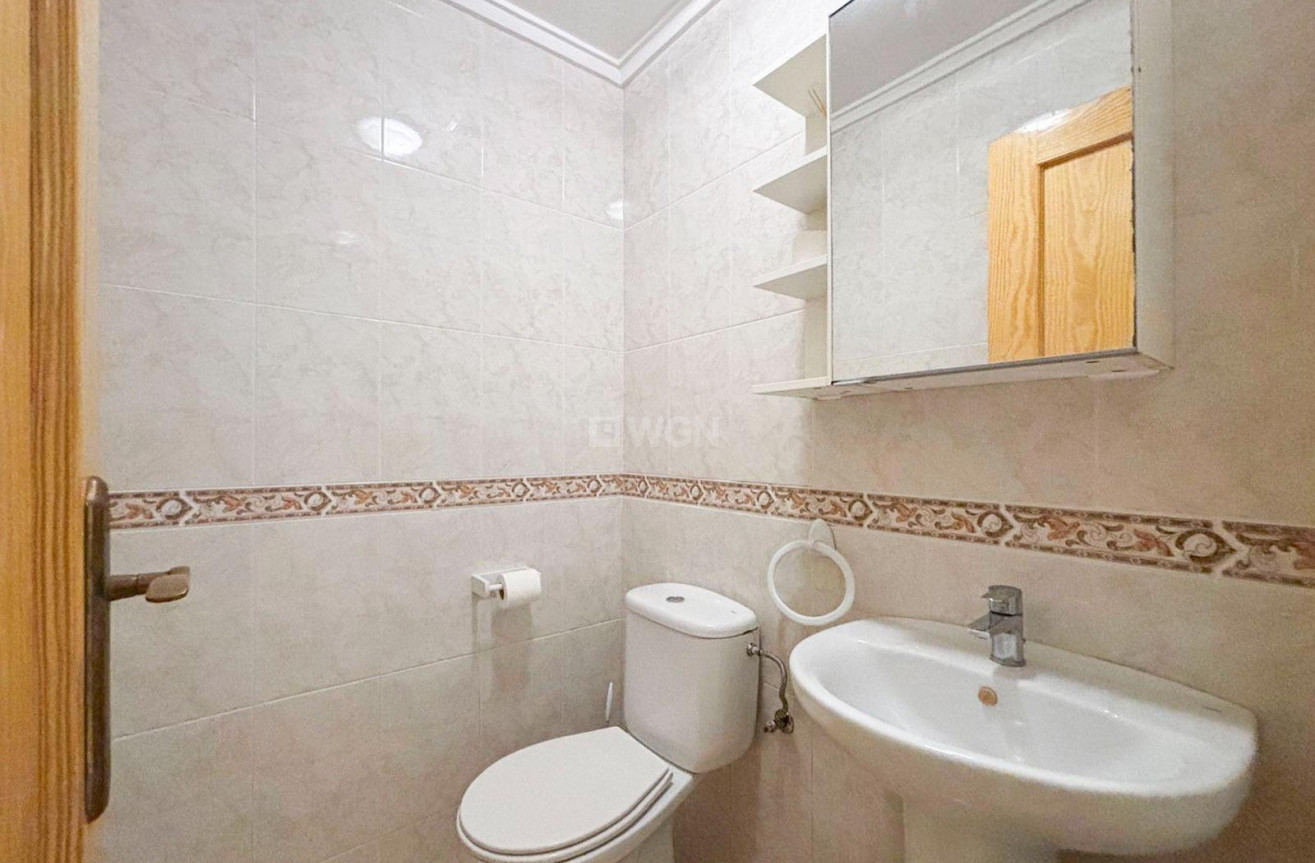 Odsprzedaż - Mieszkanie w bloku - Torrevieja - Centro