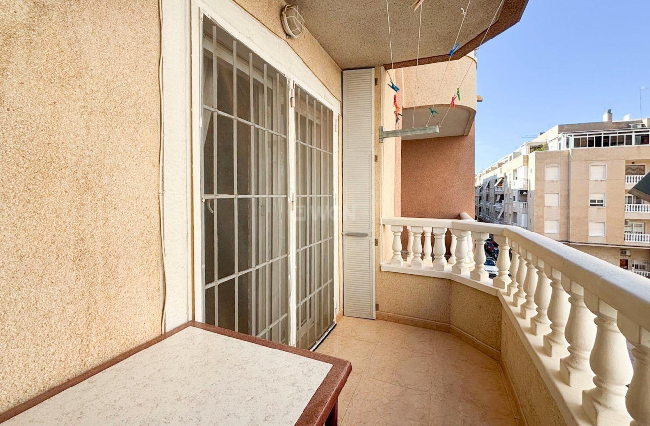 Odsprzedaż - Mieszkanie w bloku - Torrevieja - Centro