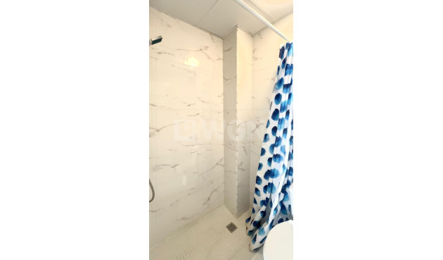 Reventa - Apartamento / piso - Torrevieja - Paseo Maritimo