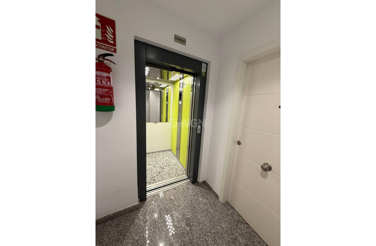 Odsprzedaż - Mieszkanie w bloku - Torrevieja - La Mata