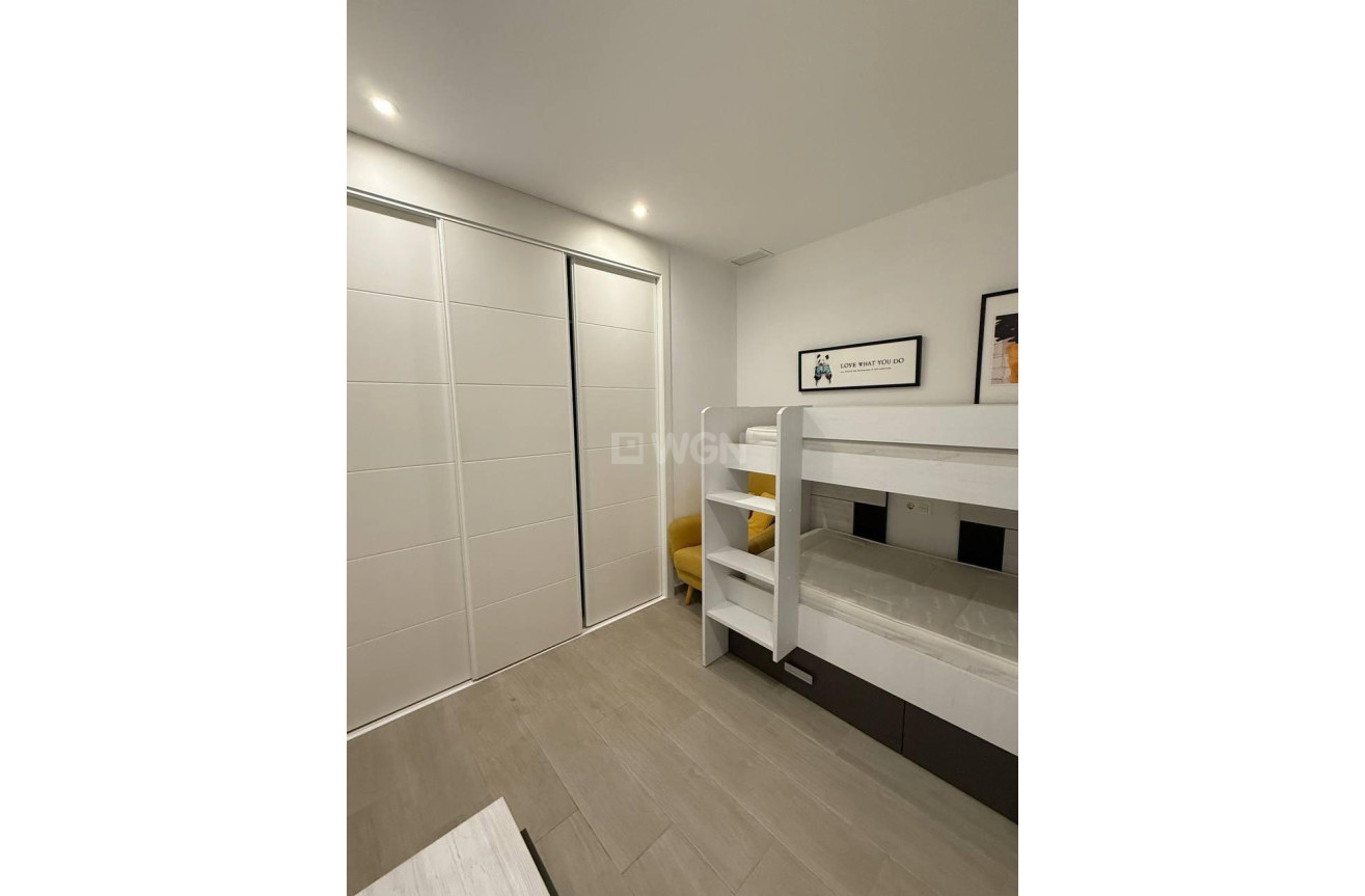 Odsprzedaż - Mieszkanie w bloku - Torrevieja - La Mata