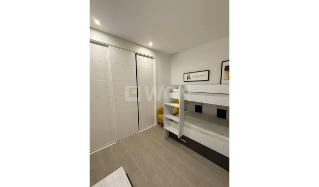 Odsprzedaż - Mieszkanie w bloku - Torrevieja - La Mata