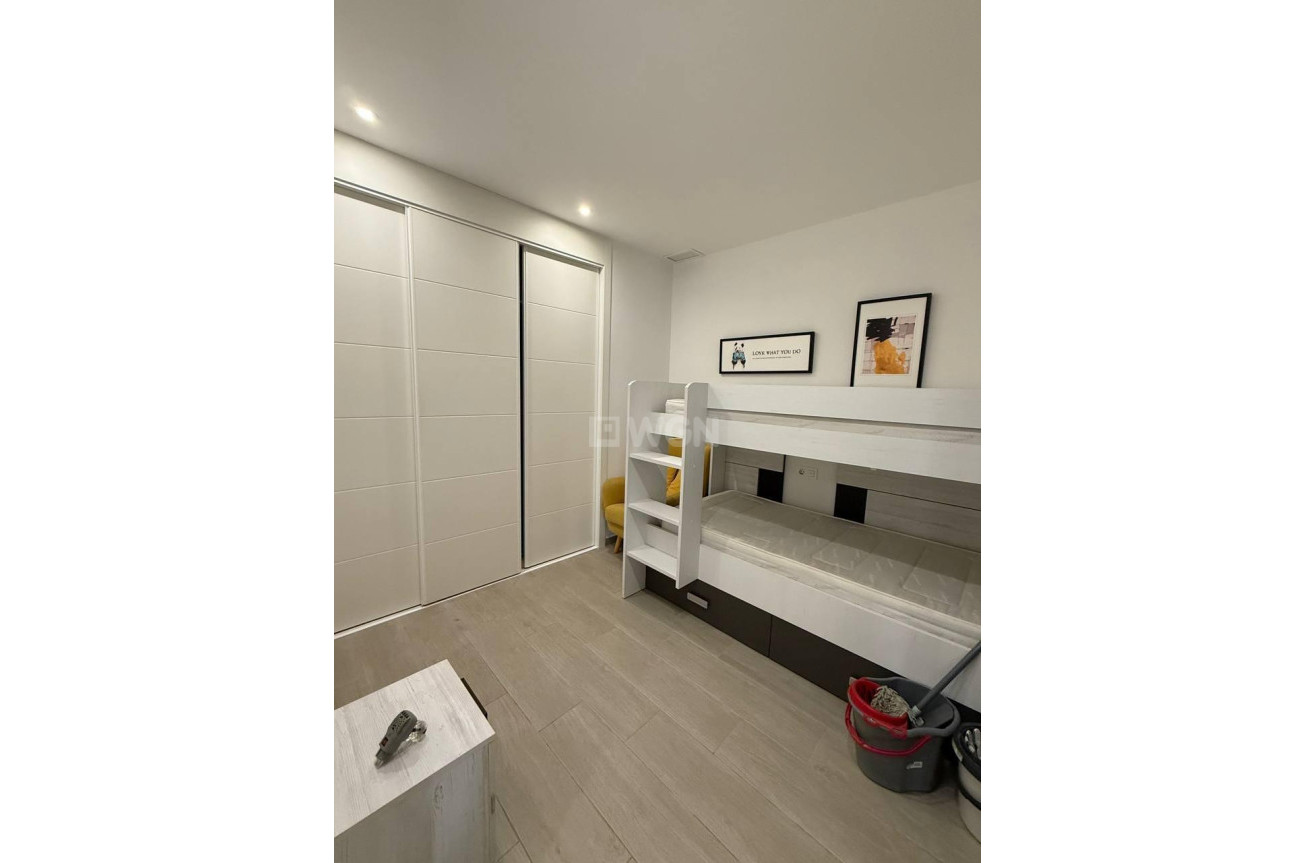 Odsprzedaż - Mieszkanie w bloku - Torrevieja - La Mata