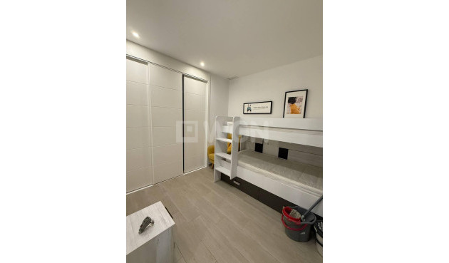 Odsprzedaż - Mieszkanie w bloku - Torrevieja - La Mata