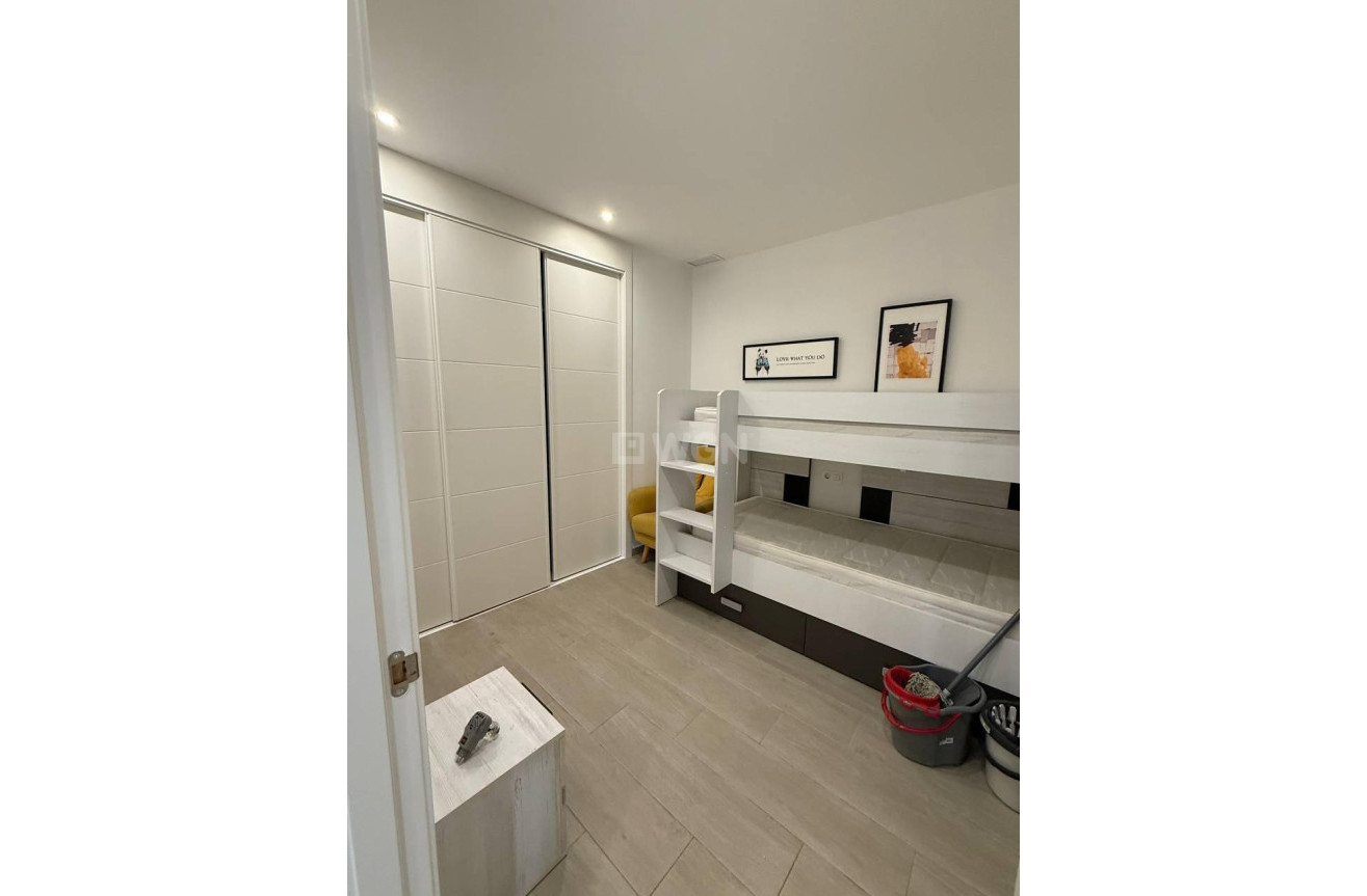 Odsprzedaż - Mieszkanie w bloku - Torrevieja - La Mata