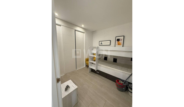 Odsprzedaż - Mieszkanie w bloku - Torrevieja - La Mata