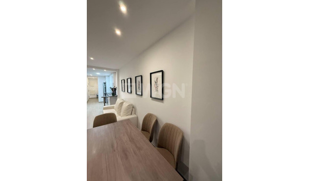 Odsprzedaż - Mieszkanie w bloku - Torrevieja - La Mata