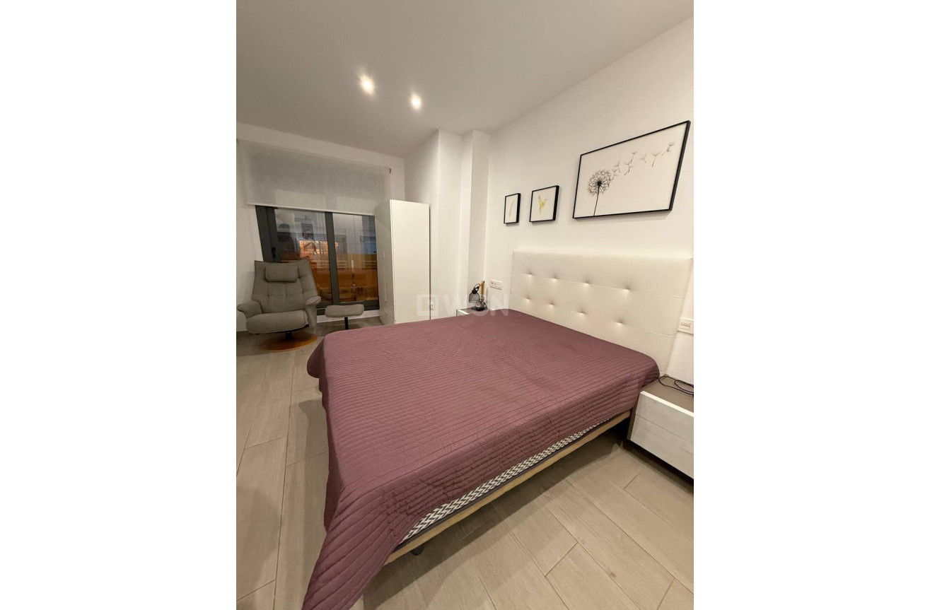 Odsprzedaż - Mieszkanie w bloku - Torrevieja - La Mata