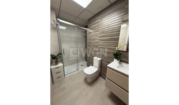 Odsprzedaż - Mieszkanie w bloku - Torrevieja - La Mata