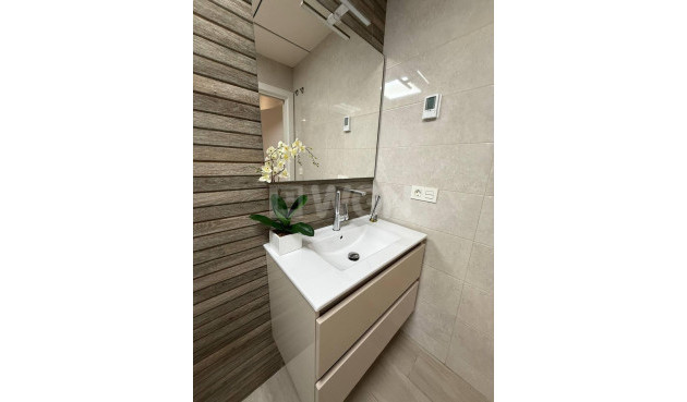 Odsprzedaż - Mieszkanie w bloku - Torrevieja - La Mata