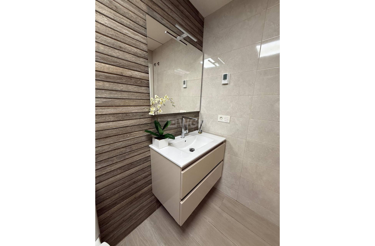 Odsprzedaż - Mieszkanie w bloku - Torrevieja - La Mata